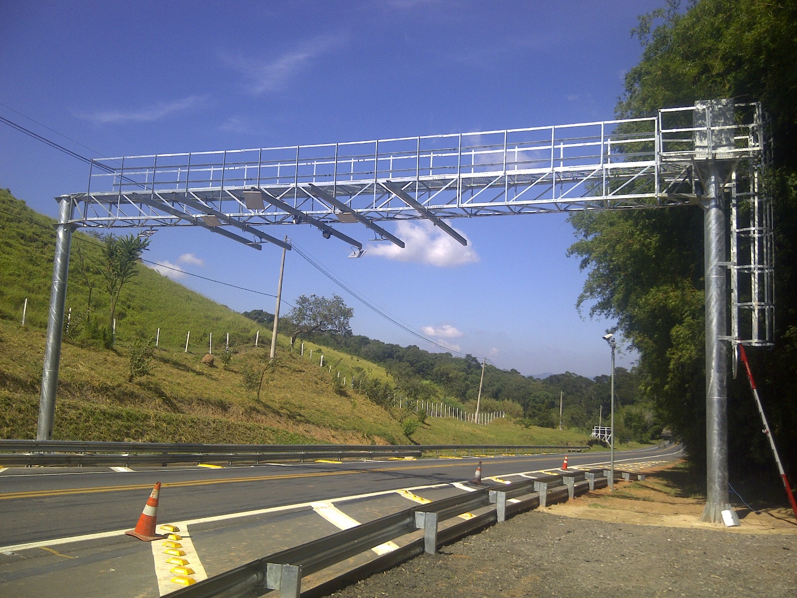 Pedagio_Free_Flow__A_Revolucao_na_Arrecadacao_de_Pedagios_com_Porticos_Armco_Staco